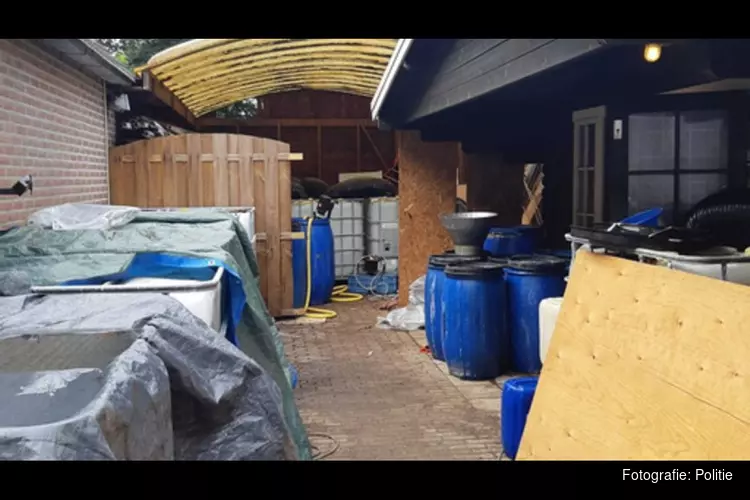 Groot drugslab aangetroffen in leegstaande boerderij nabij Dalen