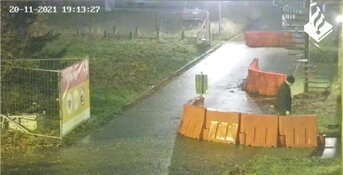 Politie doet onderzoek naar brandstichting bij coronatestlocatie van GGD in Emmen