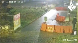 Politie doet onderzoek naar brandstichting bij coronatestlocatie van GGD in Emmen