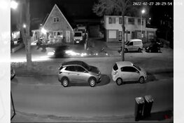 Wie is de bestuurder van deze auto die een scootmobiel aanreed in Emmen?