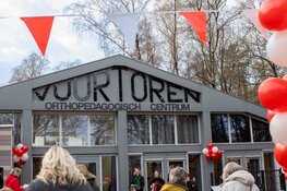 Feestelijke onthulling nieuwe naam Orthopedagogisch Centrum De Vuurtoren