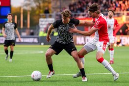 Jong AZ straft fouten FC Emmen genadeloos af