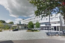 Nieuwe vredesvlag voor gemeentehuis