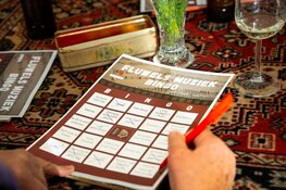 Terug naar de jaren '60 en '70 met Fluwel’s Muziek Bingo – een nostalgisch feestje in oma’s huiskamer!