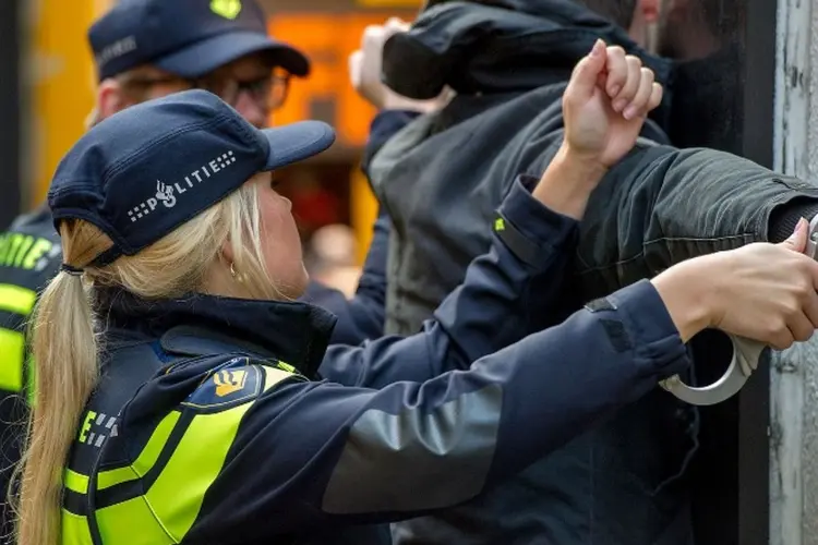 Politie houdt verdachte aan na steekincident in Emmen