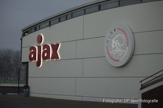 Jong Ajax verliest doelpuntenfestijn van FC Emmen